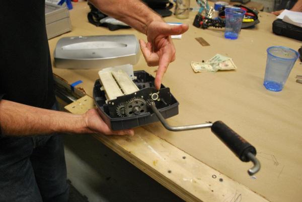A present day inventive repair: a paper shredder gets a hand crank. Via Fixers Collective. 