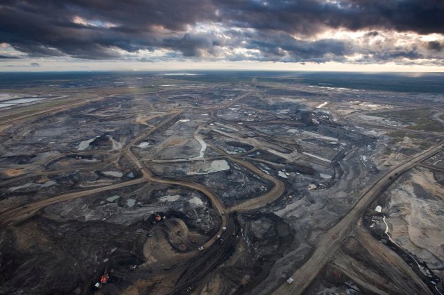 Syncrude Aurora Oil Sands Mine, north of Fort McMurray, Canada. Photo by Peter Essick National Geographic.