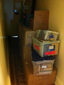 IMAGE 1: Books at Jaime’s (source: https://twitter.com/rowmyboat/status/345962037479886848)